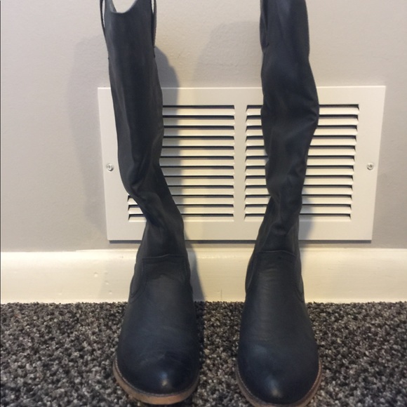 Brand new black boots - Picture 2 of 2